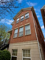 635 W Elm St, Unit C in Chicago, IL - Building Photo