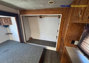 642 10th St in Floresville, TX - Building Photo