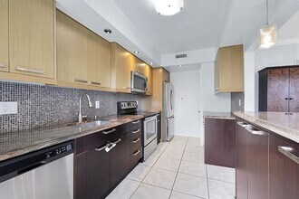 462 Golden Isles Dr, Unit 310 in Hallandale Beach, FL - Building Photo - Building Photo
