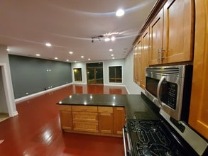 5720 W Grand Ave, Unit 1 in Chicago, IL - Foto de edificio - Building Photo