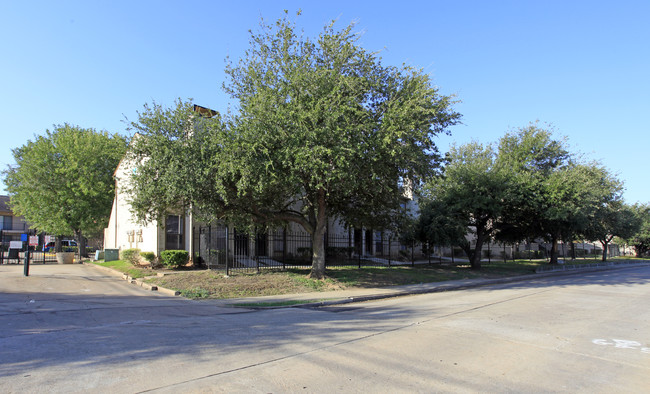 Ludington in Houston, TX - Building Photo - Building Photo