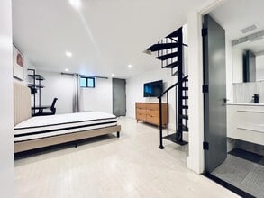 Furnished room/NOT APARTMENT in Queens, NY - Foto de edificio - Building Photo