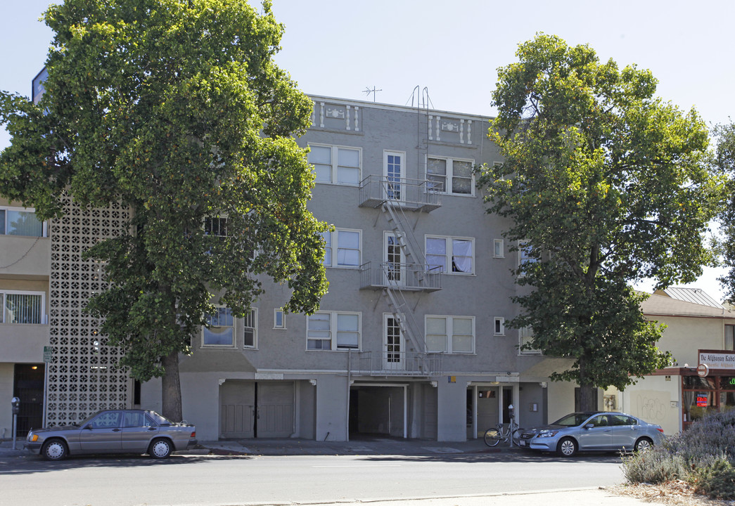 University Ave Apartments in Berkeley, CA - Building Photo