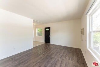 10708 1/2 Moorpark Street Unit in Los Angeles, CA - Building Photo - Building Photo