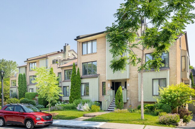 12549 Odette-Oligny Rue in Montréal, QC - Building Photo - Primary Photo