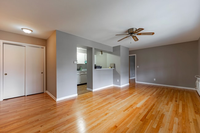 1609 E State St in Rockford, IL - Building Photo - Building Photo