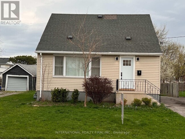 property at 9 Admiral Rd