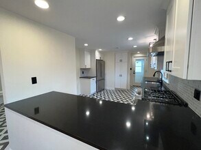 8 Lyman Ave in Medford, MA - Building Photo - Building Photo