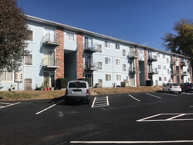 Parkhill Terrace Apartments in Fenton, MO - Foto de edificio