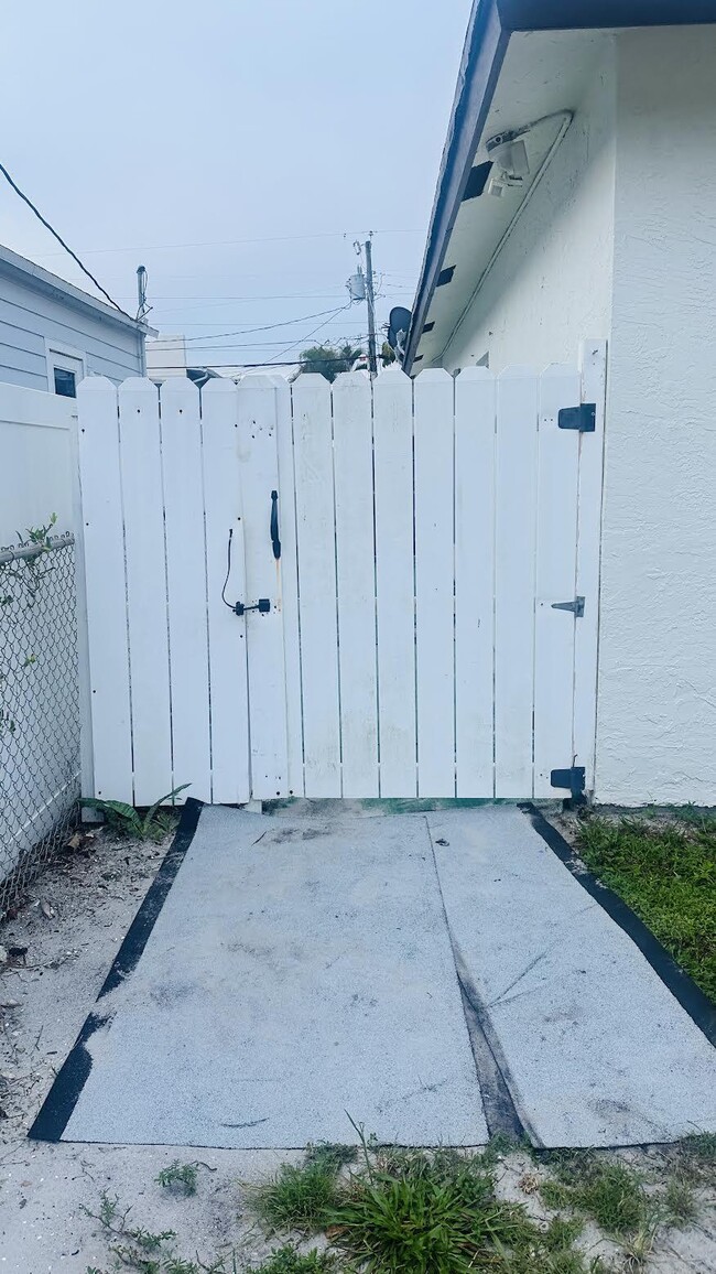 806 Briggs St in West Palm Beach, FL - Building Photo - Building Photo