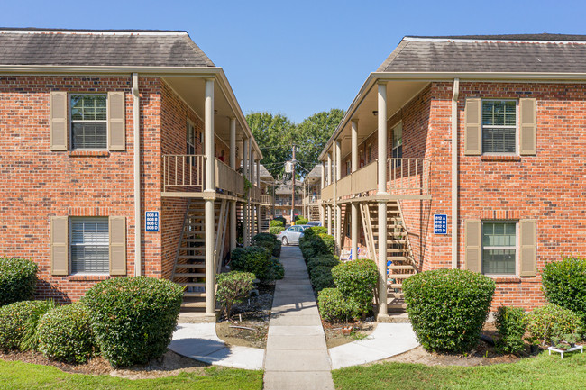 Wilshire Heights in Metairie, LA - Building Photo - Building Photo