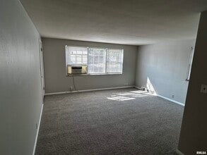 715 W Ridge Rd in Peoria, IL - Building Photo - Building Photo