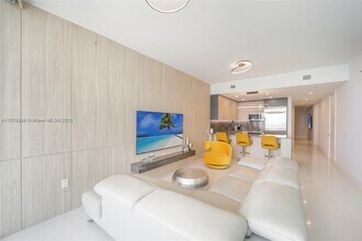 1100 Biscayne Blvd, Unit # 3004 in Miami, FL - Foto de edificio - Building Photo