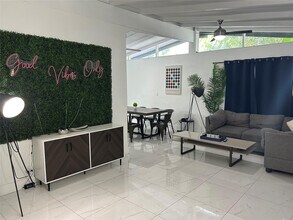 720 NE 17th Ct in Fort Lauderdale, FL - Building Photo - Building Photo