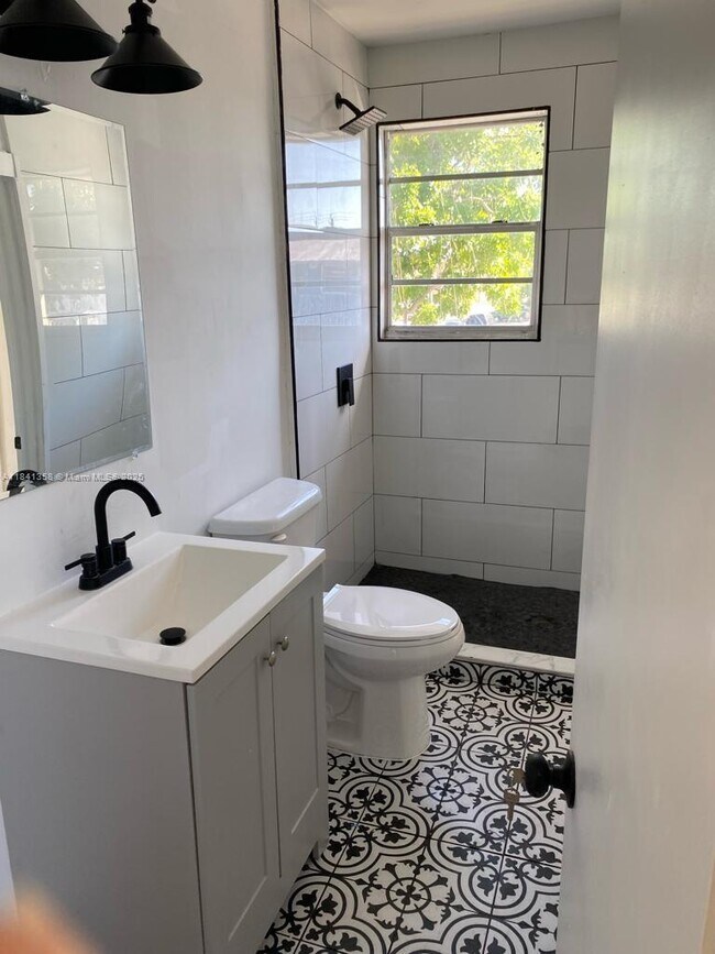 66 W 13th St in Hialeah, FL - Building Photo - Building Photo