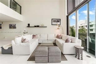 6000 Collins Ave, Unit 527 in Miami Beach, FL - Building Photo