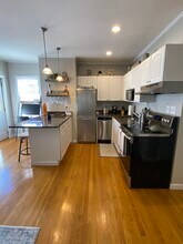 188 Gold St, Unit 3 in Boston, MA - Building Photo - Building Photo