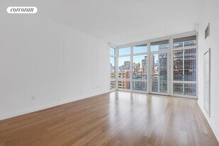 555 W 59th St in New York, NY - Building Photo