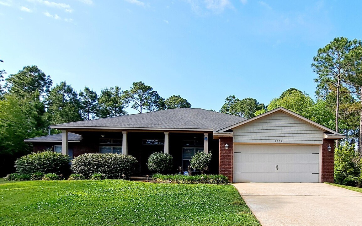 6658 Redfield St in Navarre, FL - Building Photo