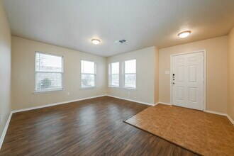 604 Snowy Orchid Dr in Desoto, TX - Building Photo - Building Photo