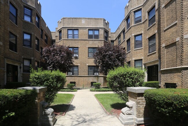property at 630 W Stratford Pl
