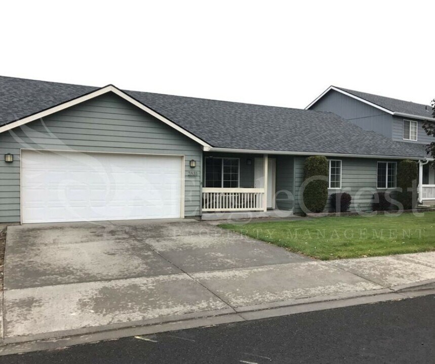 2331 Hawk Dr in Walla Walla, WA - Building Photo
