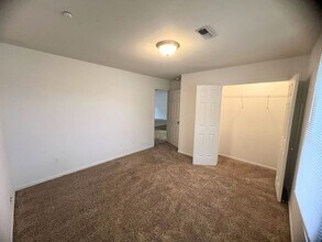 21057 Honest in St. Robert, MO - Building Photo - Building Photo