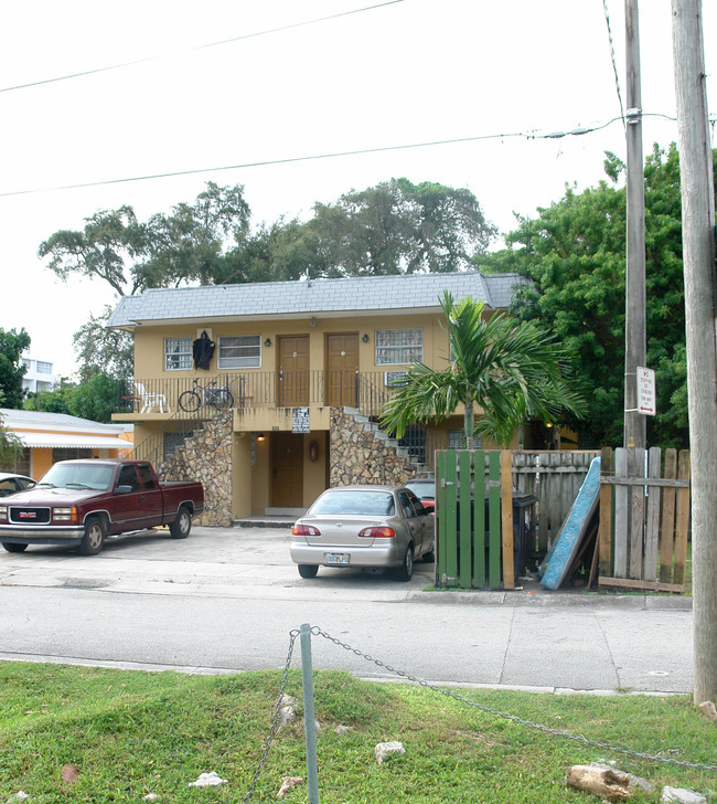 626 NE 64th Ter in Miami, FL - Foto de edificio - Building Photo