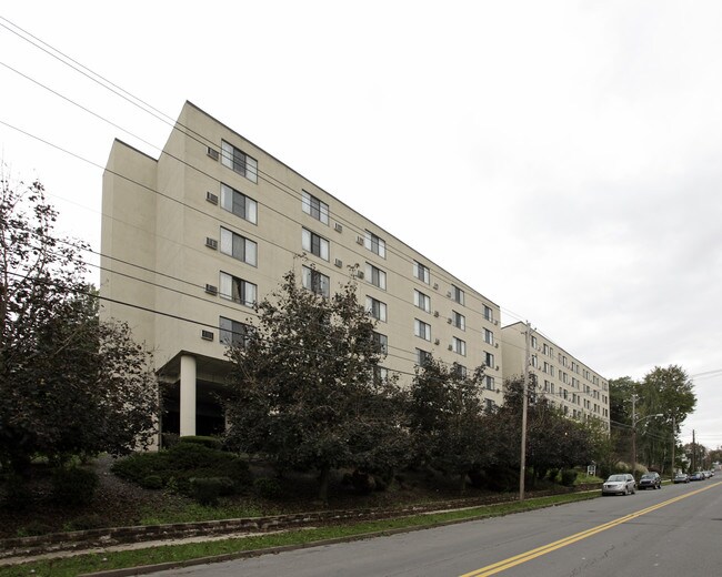 Park Avenue Towers in Wilkes-Barre, PA - Foto de edificio - Building Photo