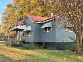 302 College St in Central, SC - Building Photo - Building Photo