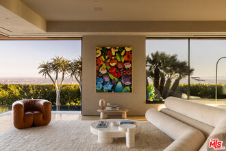 1616 Blue Jay Way in Los Angeles, CA - Building Photo - Building Photo
