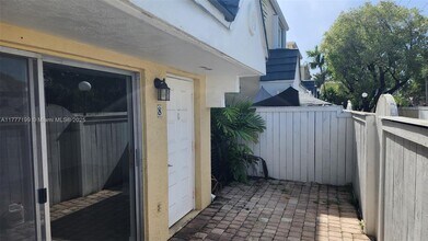 4540 SW 68th Ct Cir in Miami, FL - Building Photo - Building Photo