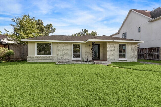 property at 3607 Blue Bonnet Blvd