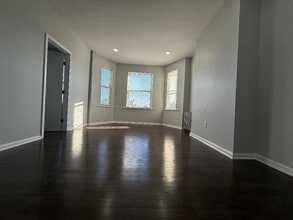 125 W 3rd St in Bayonne, NJ - Building Photo - Building Photo