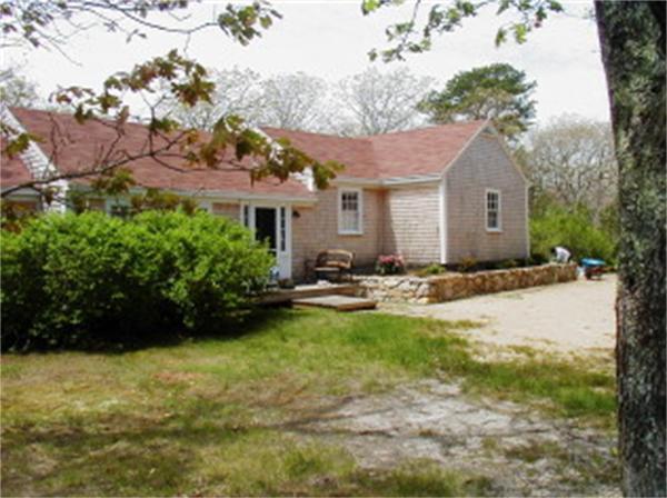 73 Quenames Rd in Chilmark, MA - Building Photo