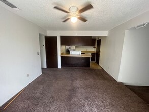 6613 Hillsdale Blvd in Sacramento, CA - Building Photo - Building Photo
