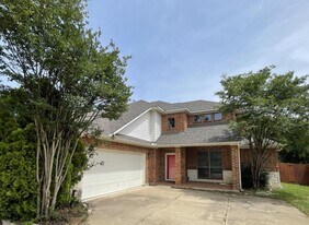 5755 Skinner Way in Grand Prairie, TX - Building Photo