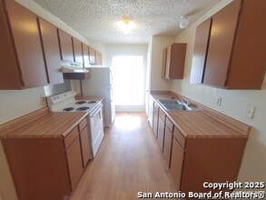 14418 Castlebury Dr in San Antonio, TX - Building Photo - Building Photo