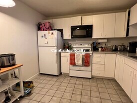 151 Beacon St, Unit 410B in Somerville, MA - Building Photo