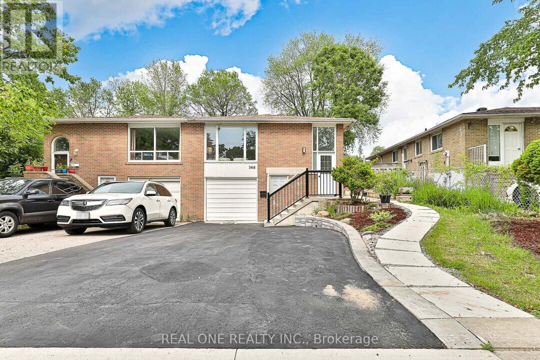 368 Hollyberry Trail in Toronto, ON - Building Photo