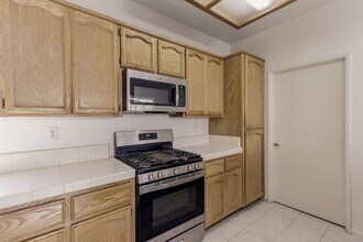 9392 Lakepoint Dr in Elk Grove, CA - Building Photo - Building Photo