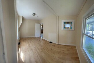 9 Booth St, Unit A in Burlington, VT - Building Photo - Building Photo