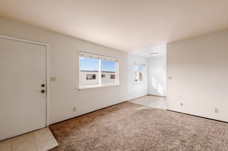 316 E Bunny Ave in Santa Maria, CA - Building Photo - Building Photo