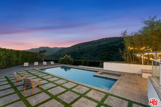 6047 Cavalleri Rd in Malibu, CA - Building Photo - Building Photo