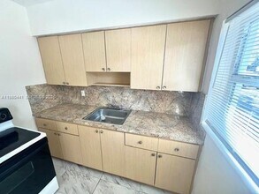 700 NE 85th St in Miami, FL - Building Photo - Building Photo