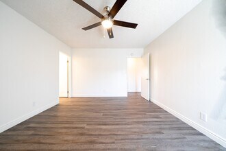 1440 Oak Dr, Unit F08 in Vista, CA - Building Photo - Building Photo