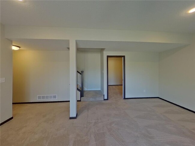 1341 Meadow Ln in Shakopee, MN - Building Photo - Building Photo