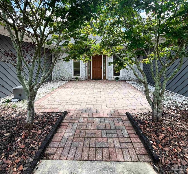 6843 Lake Charlene Dr in Pensacola, FL - Building Photo - Building Photo