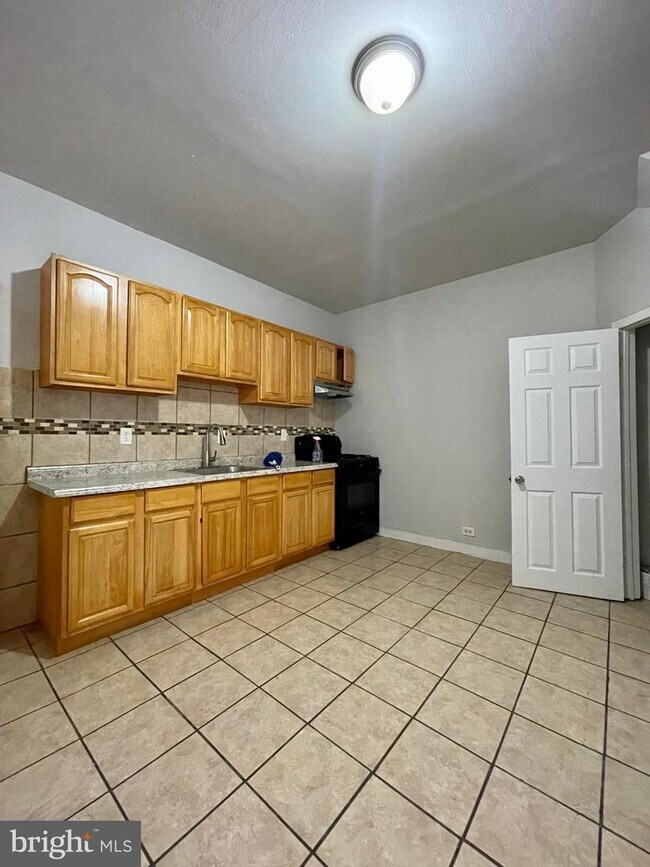 408 W Ruscomb St-Unit -1 in Philadelphia, PA - Building Photo - Building Photo