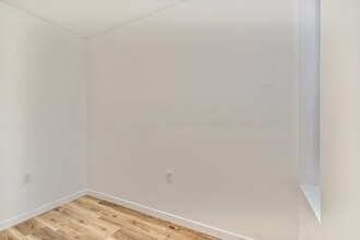 3836 W Girard Ave in Philadelphia, PA - Foto de edificio - Building Photo